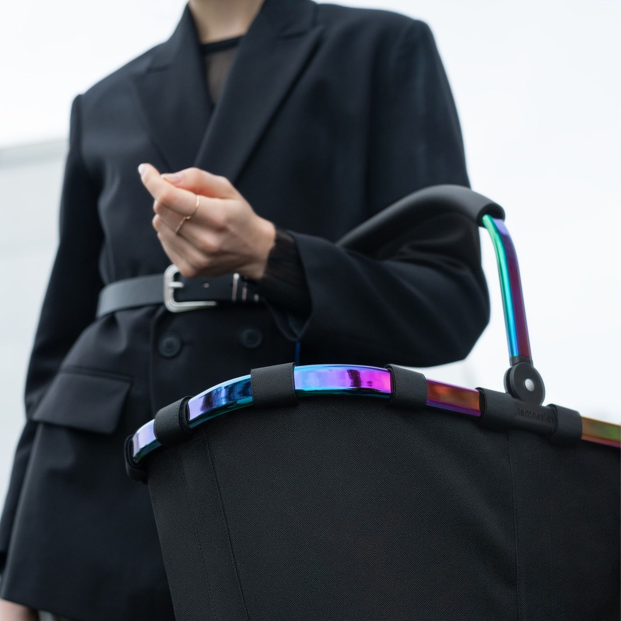 reisenthel - carrybag -  frame rainbow/black