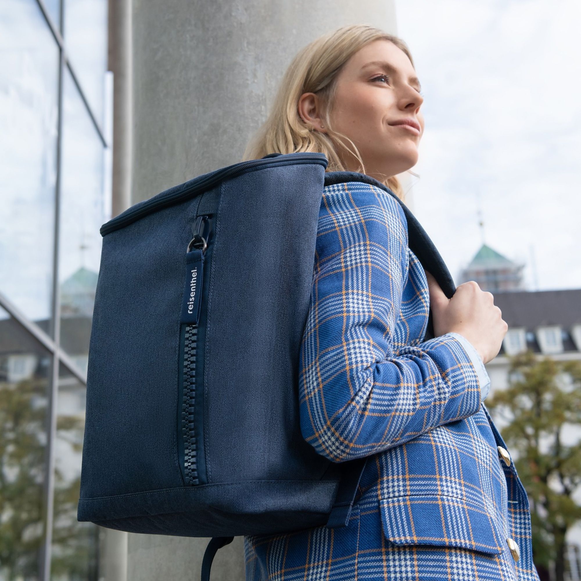 reisenthel - overnighter-backpack M - herringbone dark blue